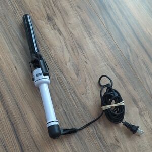 Hot Shot 1 In Barrel Black and White Curling Iron. NWOT.